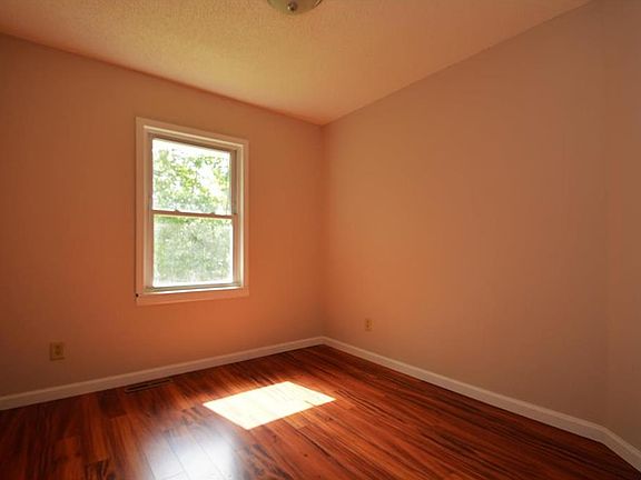 5th image of 3011 Peery Ave