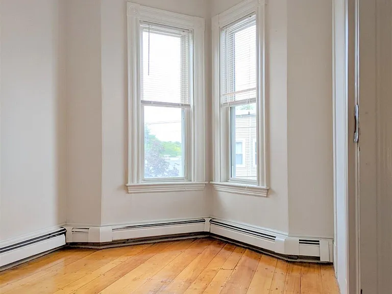 392 Washington St — Photo 7