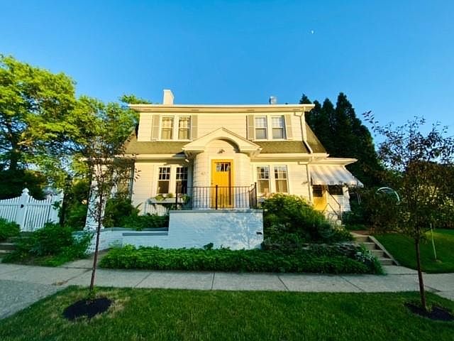 1st image of 402 Beverly Dr