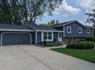W259S6720 Pheasant Dr, Waukesha, WI 53189