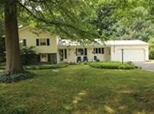 141 Ledgerock Ln, Rochester, NY 14618
