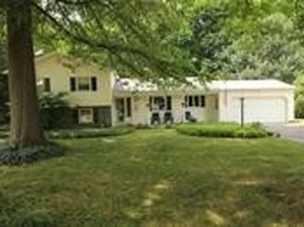 141 Ledgerock Ln, Rochester, NY 14618