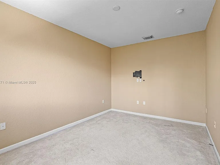 20530 NW 12th Ct — Photo 18