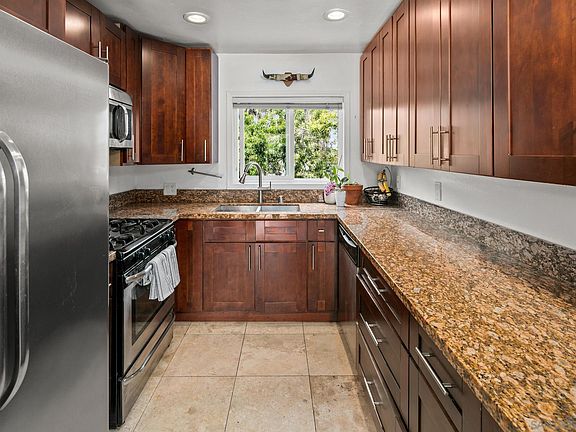 3rd image of 5950 Balmoral Dr