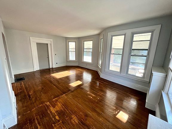3rd image of 335 James Ave SE