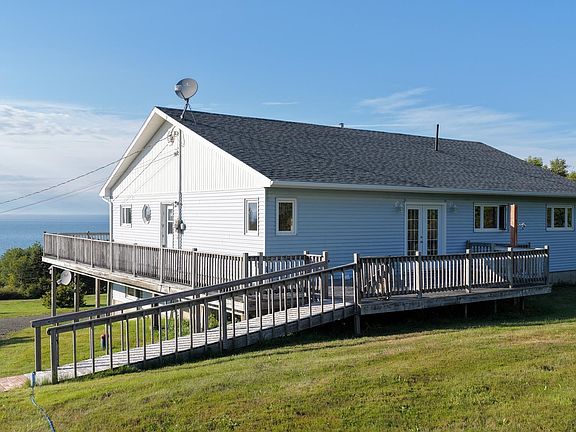 4th image of 4758 Shore Rd W