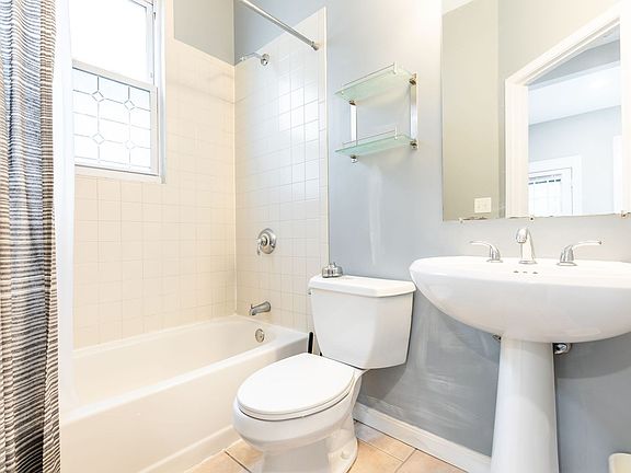 2nd image of 2639 Observatory Ave