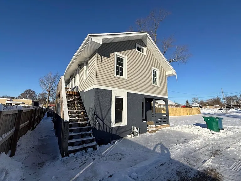 10 Richards Pl #3 — Photo 1