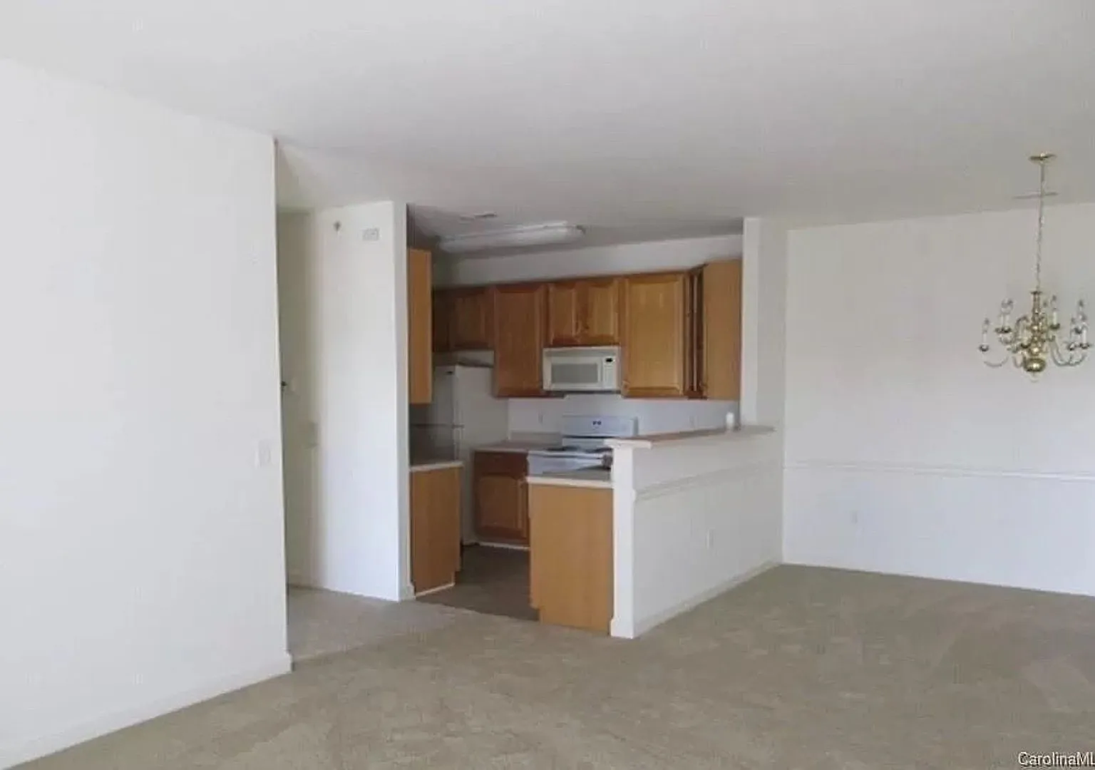 Room in 3 Bedroom Townhome at Hyde Glen Ct — Photo 2