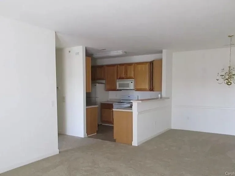 9873 Hyde Glen Ct — Photo 2
