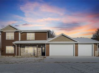 1104 South St, Urbana, IA 52345
