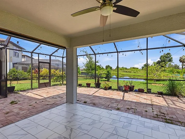9108 Royal River Cir — Photo 31