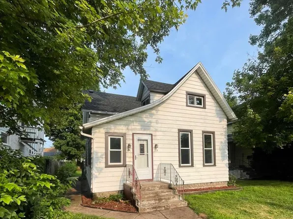 704 N 3rd St, Clinton, IA 52732