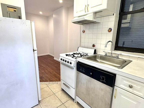 3rd image of 509 E 81st St APT 6