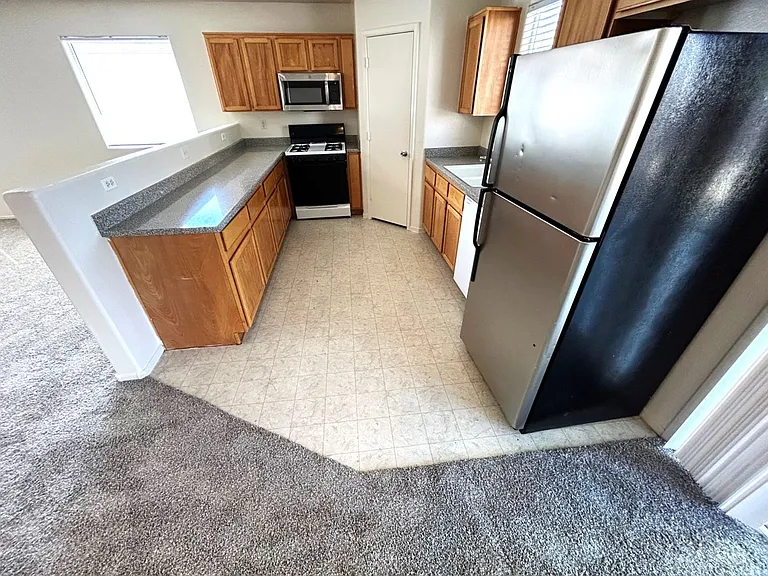 4916 River Splash Ave — Photo 5