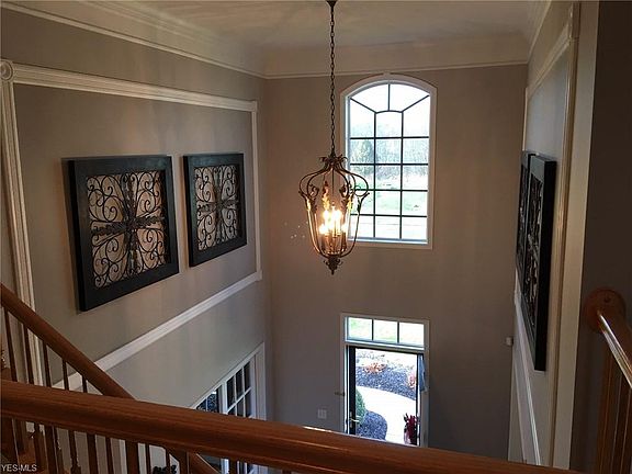 5th image of 652 Brookside Ln