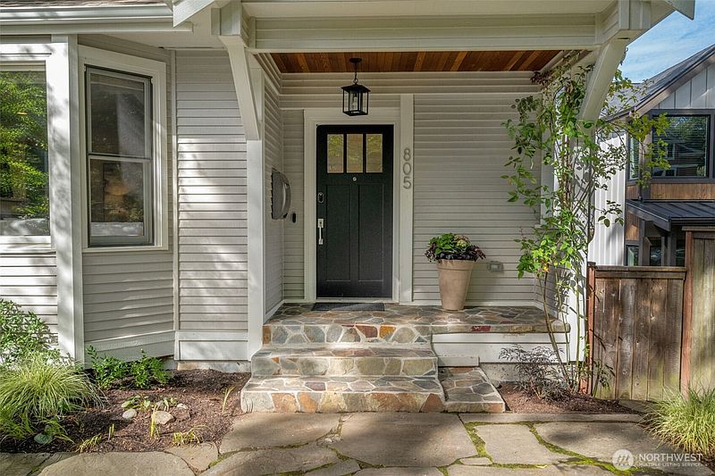 4th image of 805 33rd Avenue E