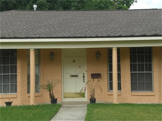 2nd image of 2010 San Jacinto Dr