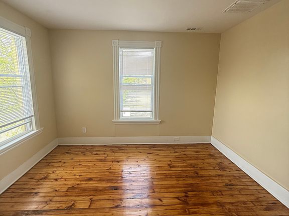 3rd image of 133 Orchard St #B