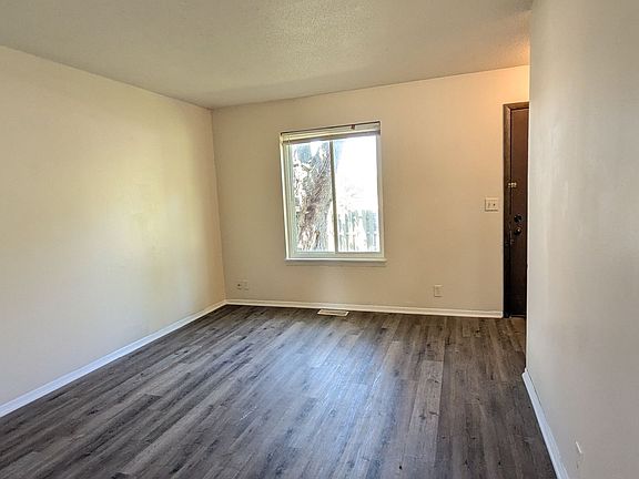 2nd image of 863 Lincoln Ave APT 3