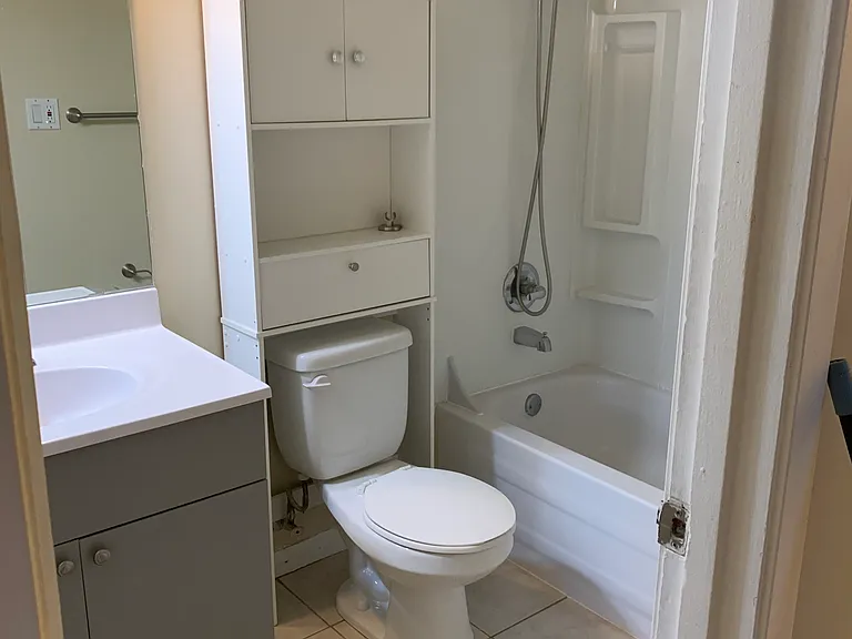 10812 111th St NW #101 — Photo 32