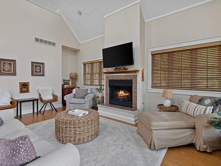 16 Walden Way — Photo 13