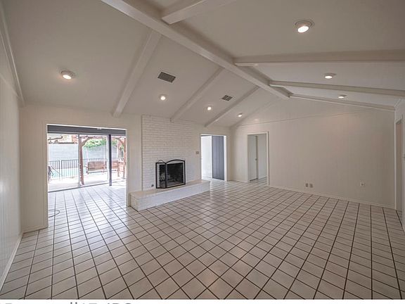 3rd image of 2615 Maxwell Dr