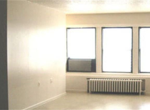 4th image of 67 S Munn Ave