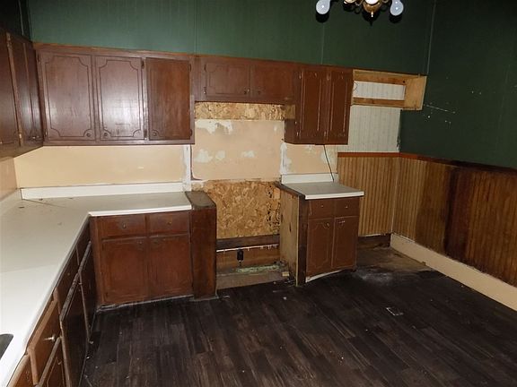 3rd image of 85 Hillhouse St