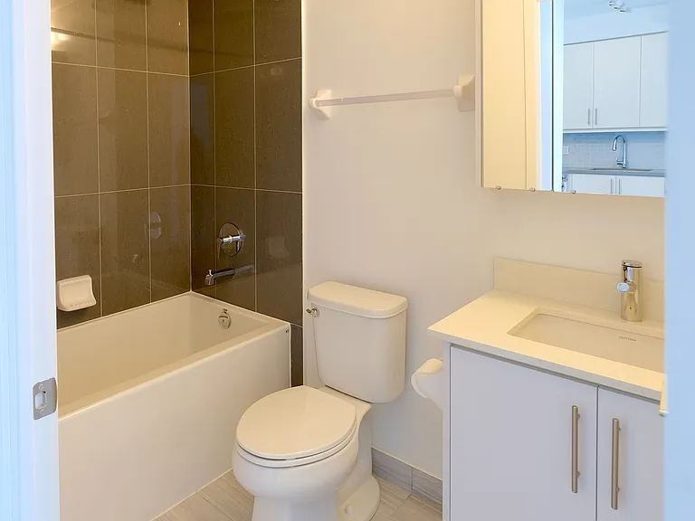 75 Oneida Cres #612 — Photo 6
