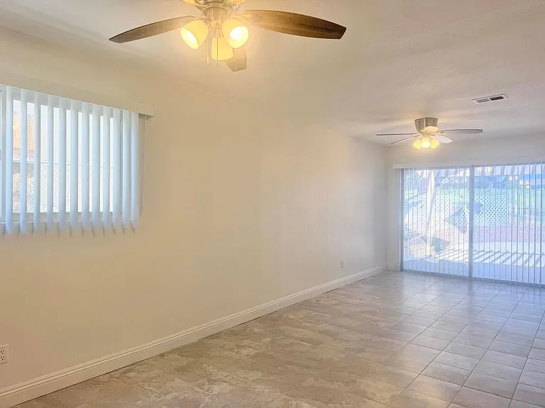43586 Virginia Ave — Photo 10