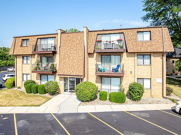 2nd image of 4925 W 109th St APT 201