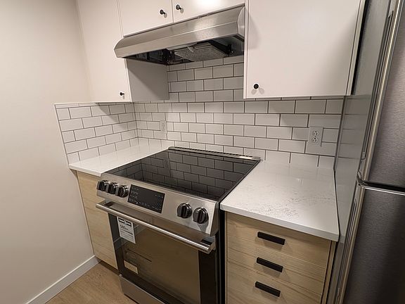 2nd image of 1060 Alberni St #503