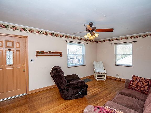 5th image of 3800 Meadowlark Ln