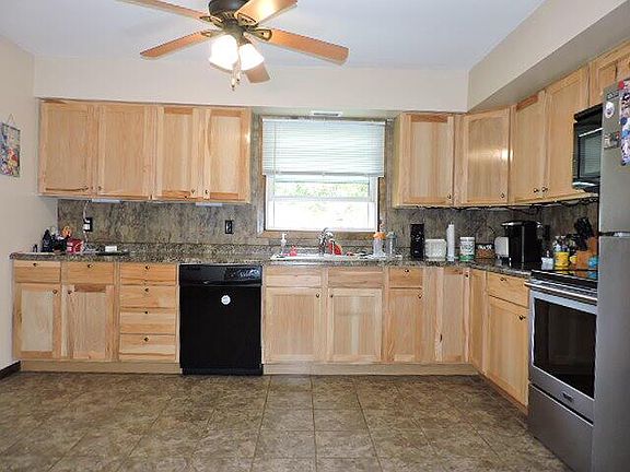 4th image of 1525 Greencrest Dr