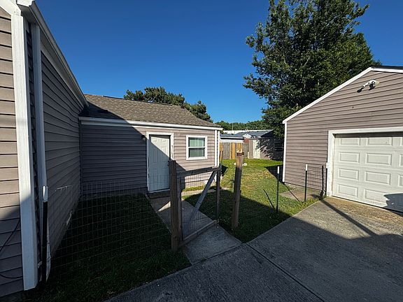 4th image of 9214 Phillip Ave