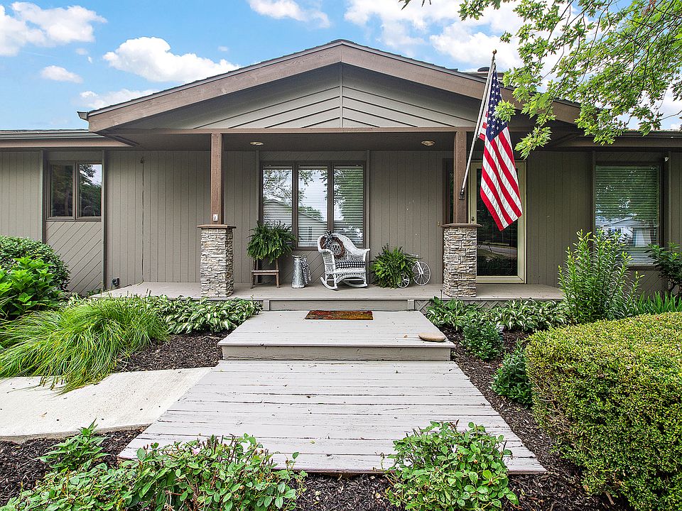 10 W Circle Dr, Saint Anne, IL 60964 Zillow