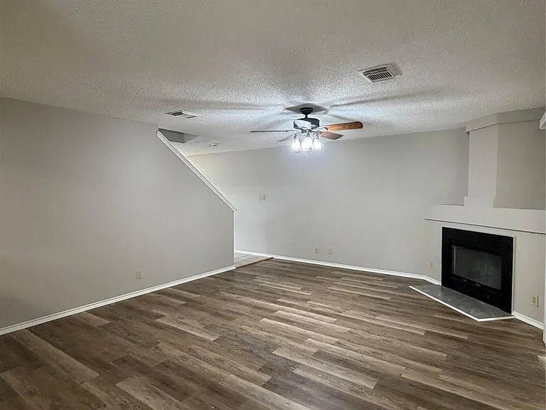 305 Stone Park — Photo 11