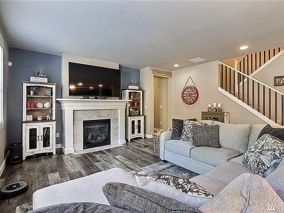 3rd image of 14407 Parkview Ct E