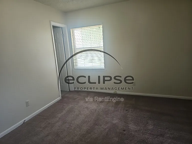 717 Lee Dr — Photo 10