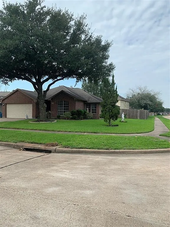 3 bed, 2.5 bath, 1973 sqft, $2,150 — Photo 1