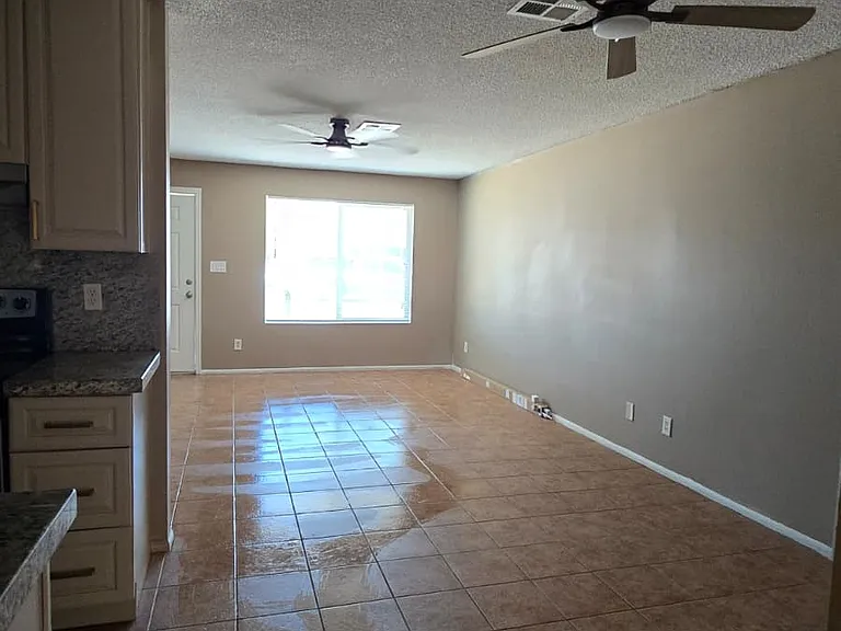 8437 W Roma Ave — Photo 3