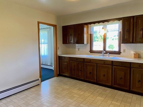 5th image of 79 Sunnyslope Dr