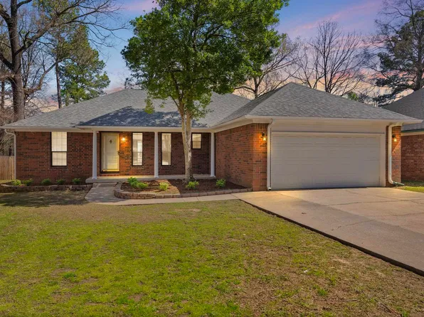 13 High Timber Dr, Maumelle, AR 72113