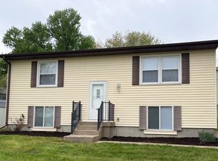 112 N 4th St, Le Claire, IA 52753