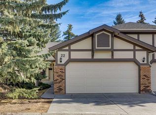 22 Confederation Vlg NW, Calgary, AB T2L2K9