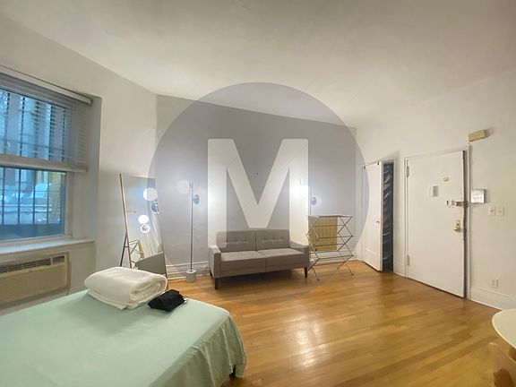 4th image of 134 W 46th St #3Z