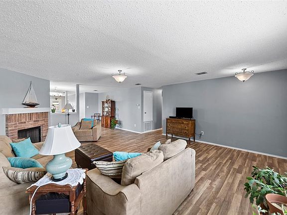 3rd image of 1709 Canyon Oaks Dr