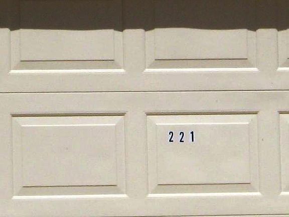 3rd image of 221 SW 38th St