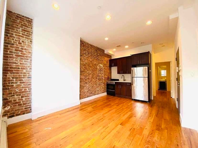 1st image of 229 Bainbridge St #1Z